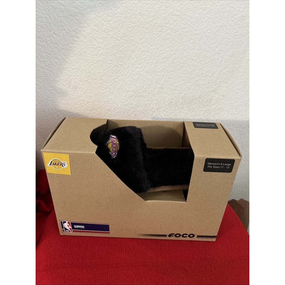 Women’s NBA Lakers Slippers NWT X-Large 11-12 Foco